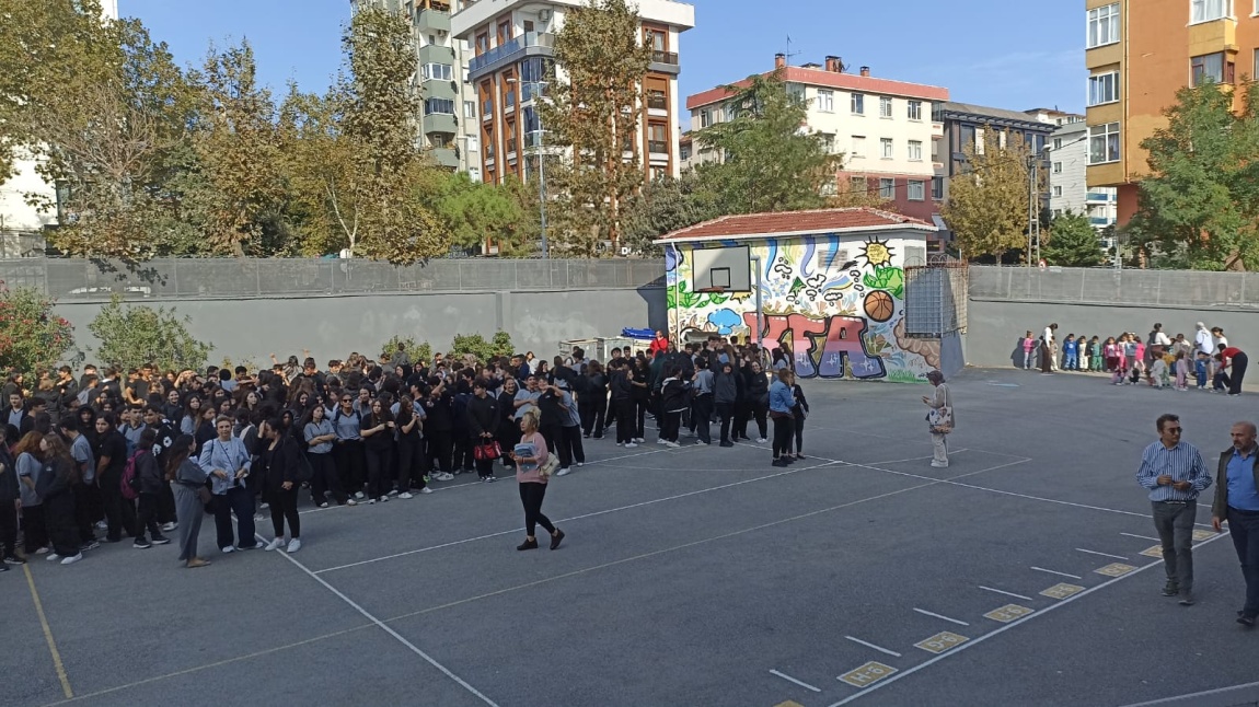 Okulumuzda Kriz Yönetimi Toplantısı ve Deprem Tatbikatı Başarıyla Gerçekleştirildi